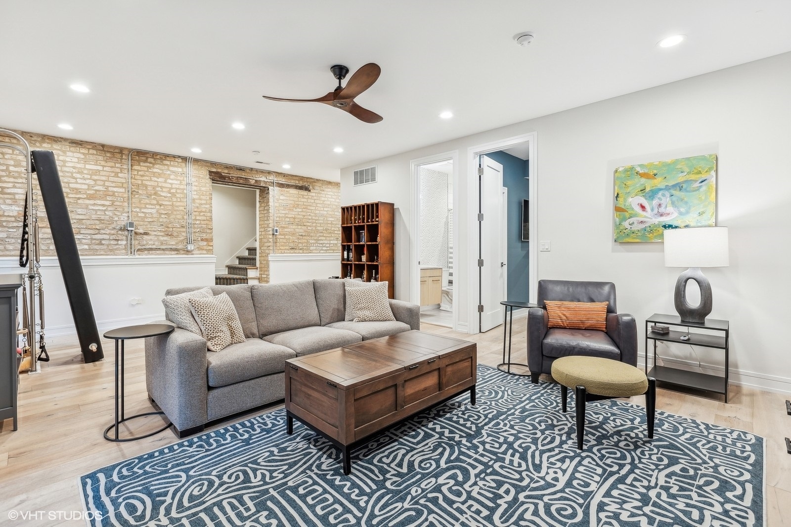 915 N HOYNE Avenue Unit: 2
