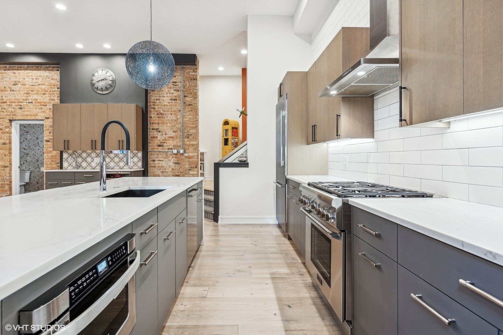 915 N HOYNE Avenue Unit: 2