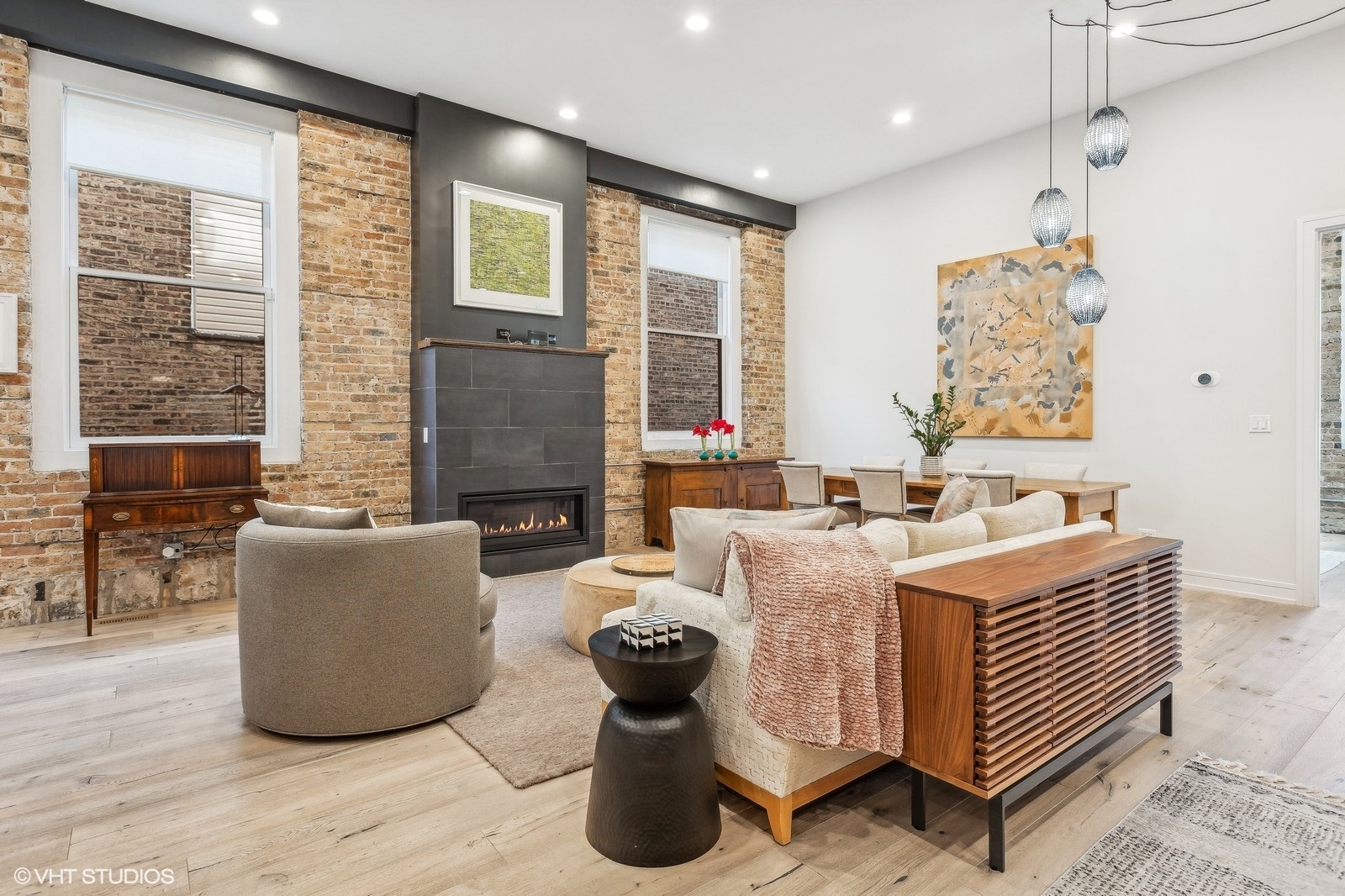 915 N HOYNE Avenue Unit: 2