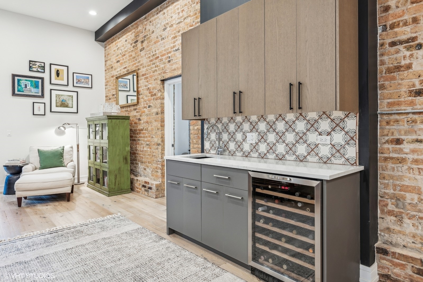915 N HOYNE Avenue Unit: 2