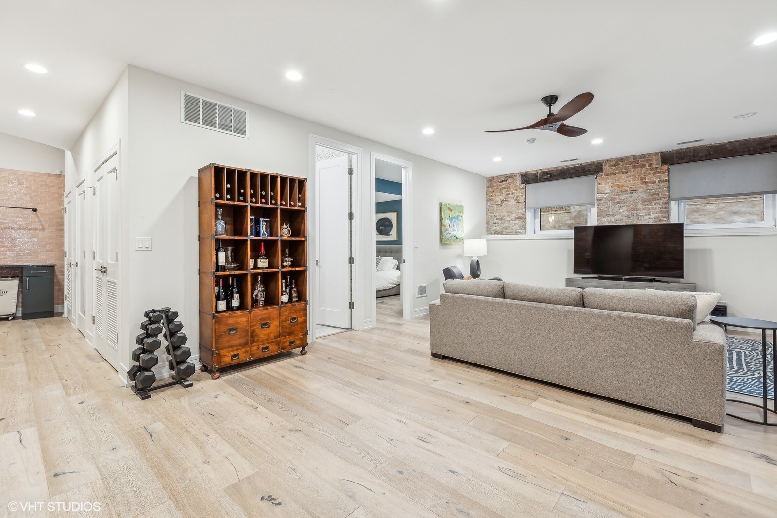 915 N HOYNE Avenue Unit: 2