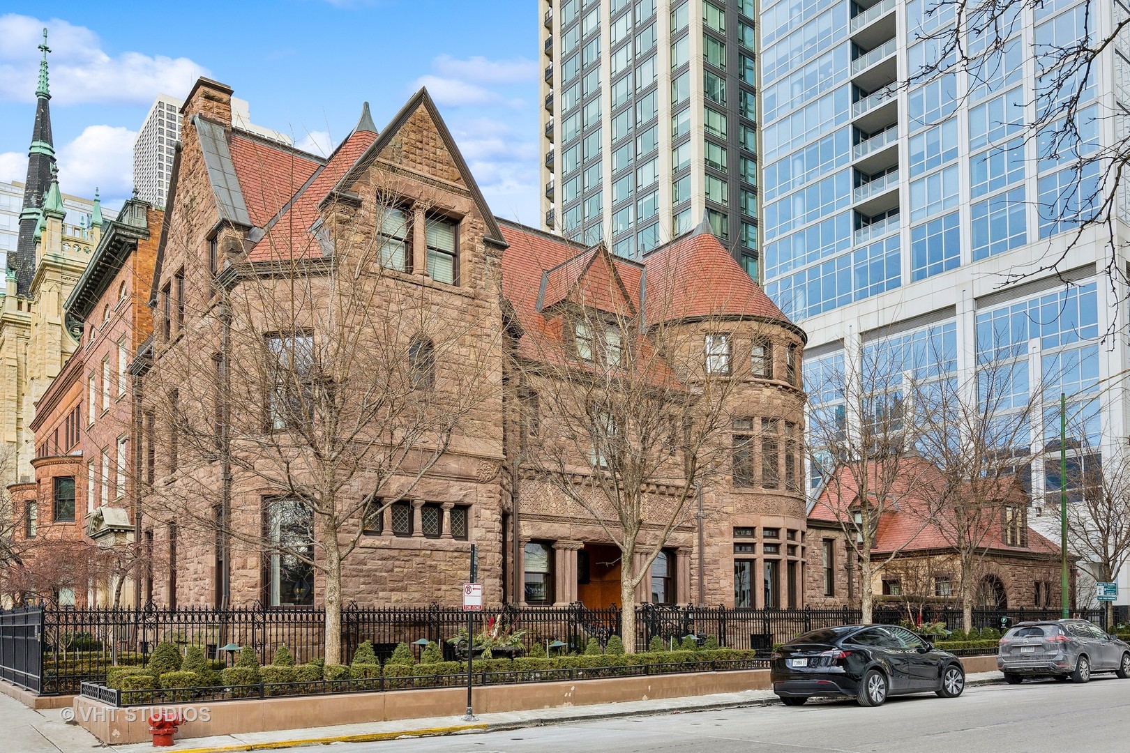 915 N DEARBORN Street