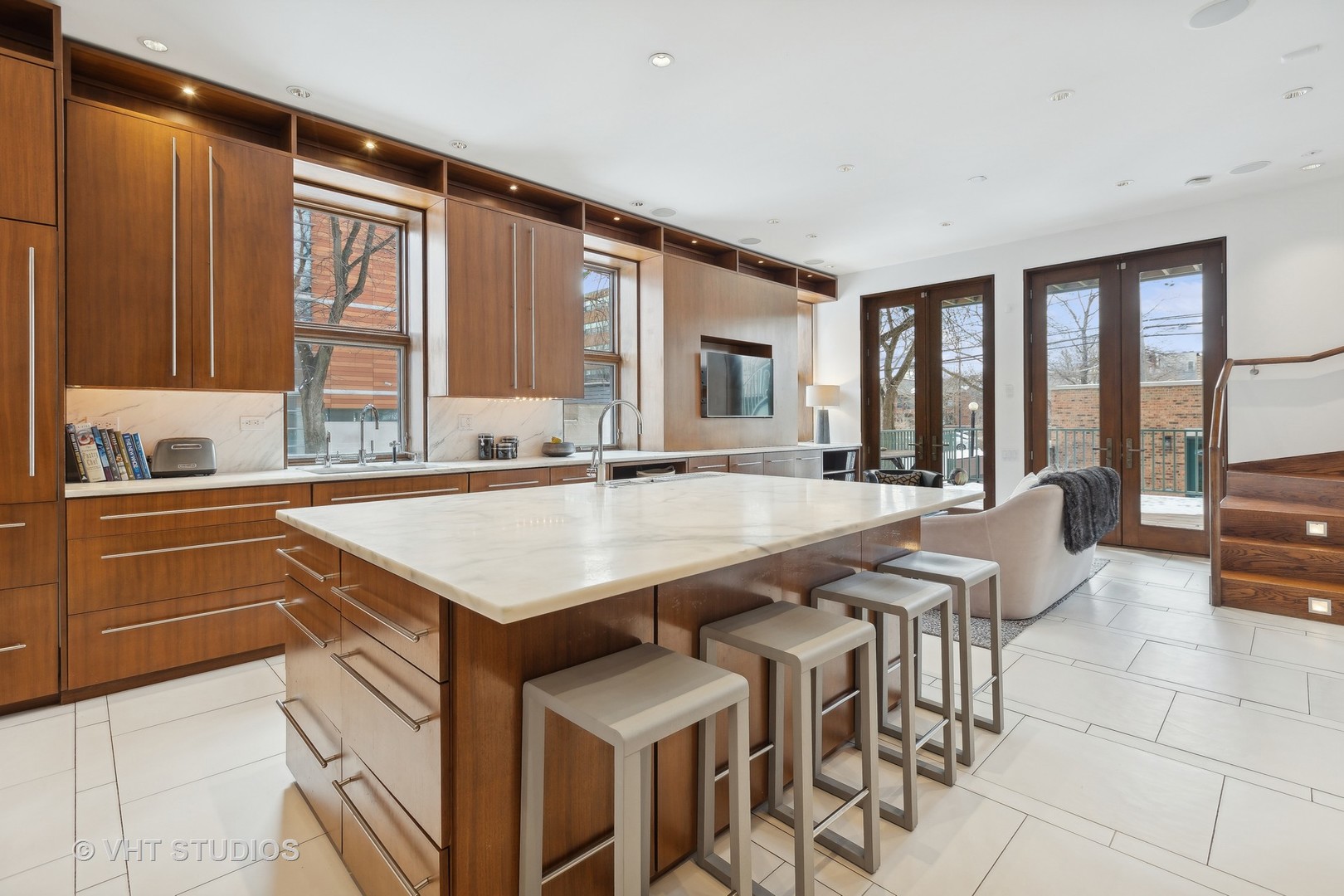 1900 N Mohawk Street