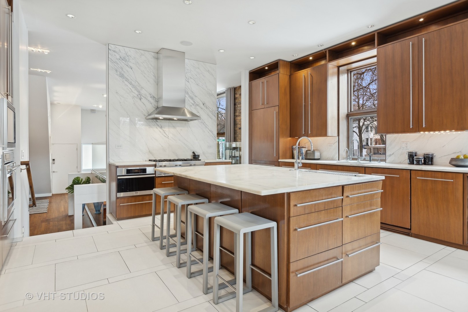 1900 N Mohawk Street