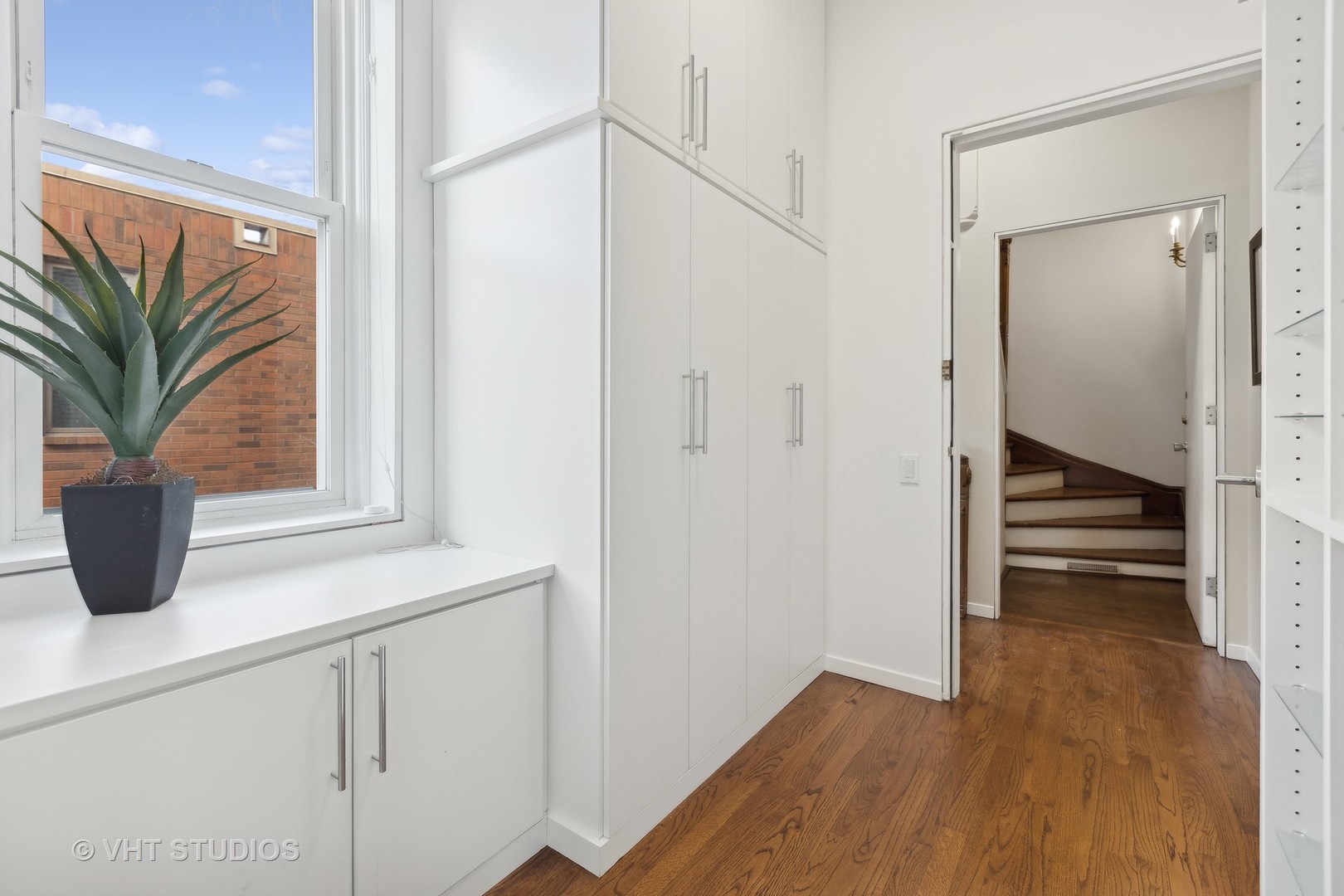 1900 N Mohawk Street