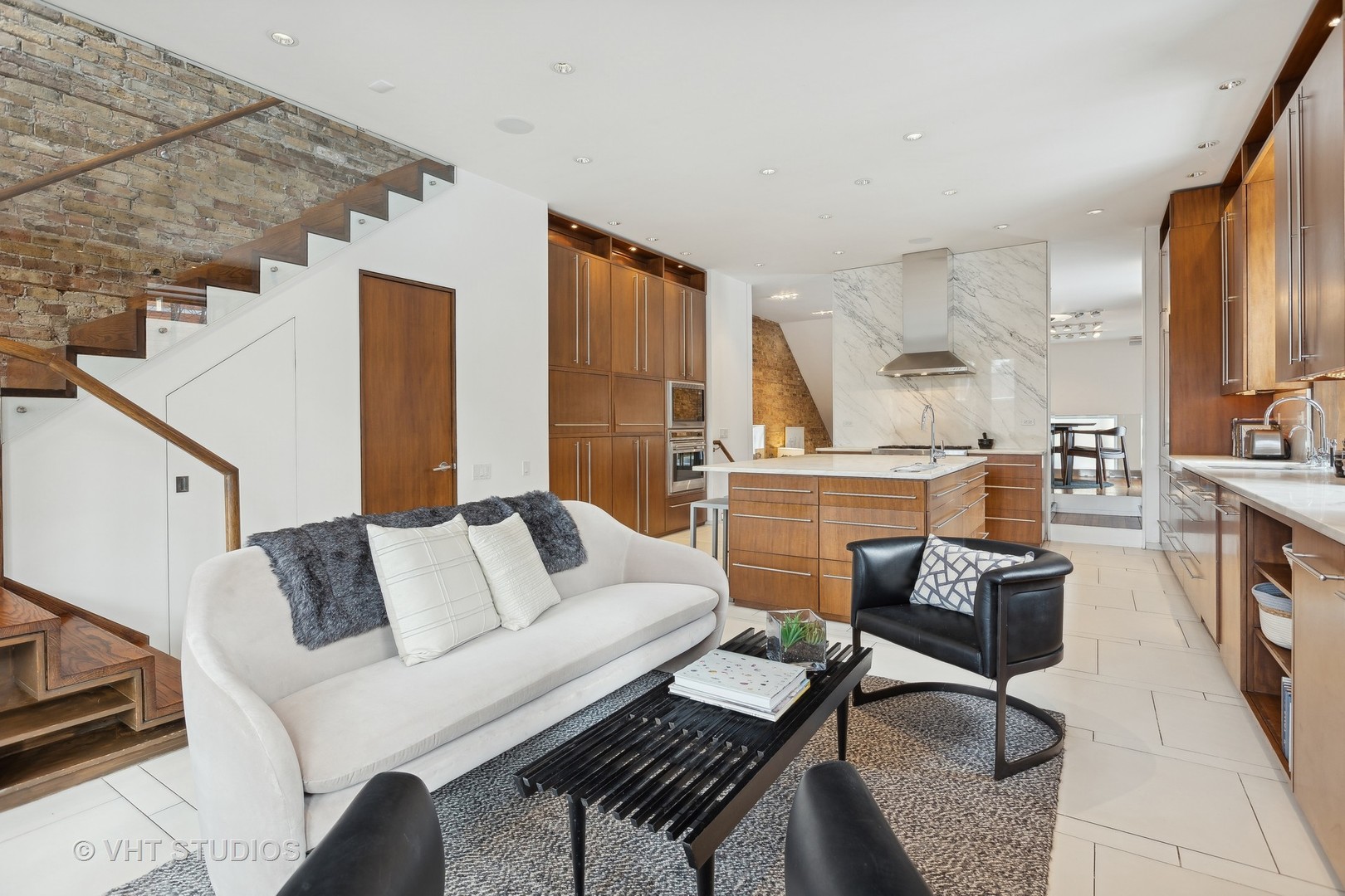 1900 N Mohawk Street