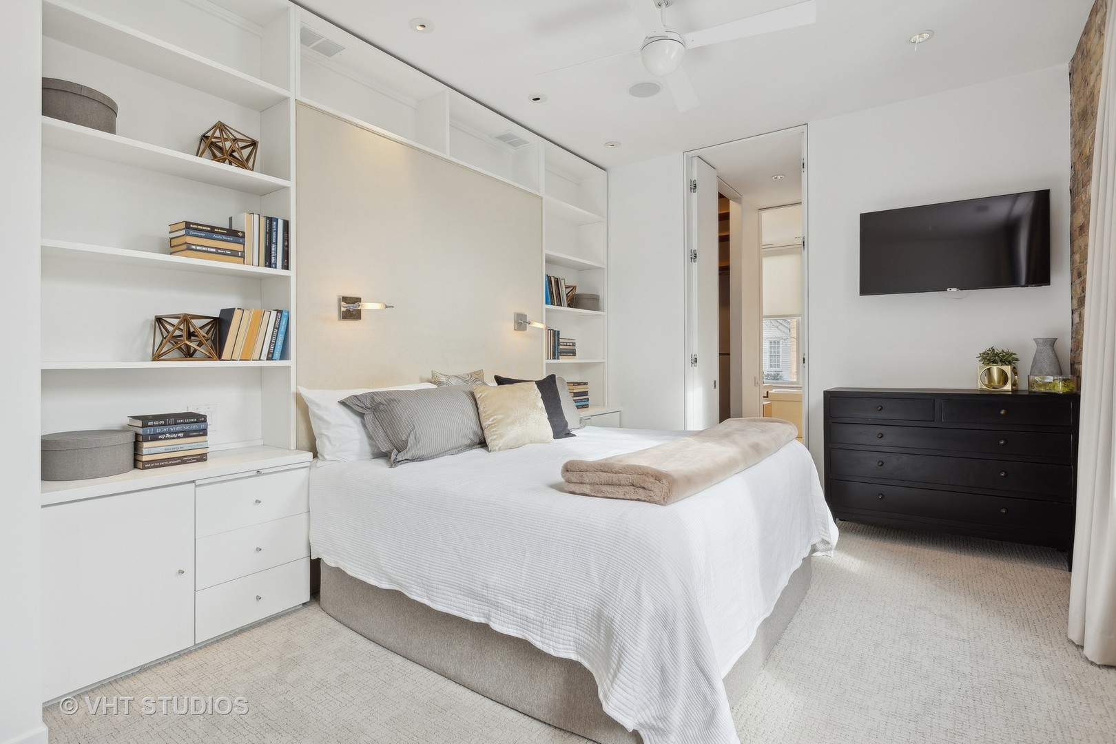 1900 N Mohawk Street