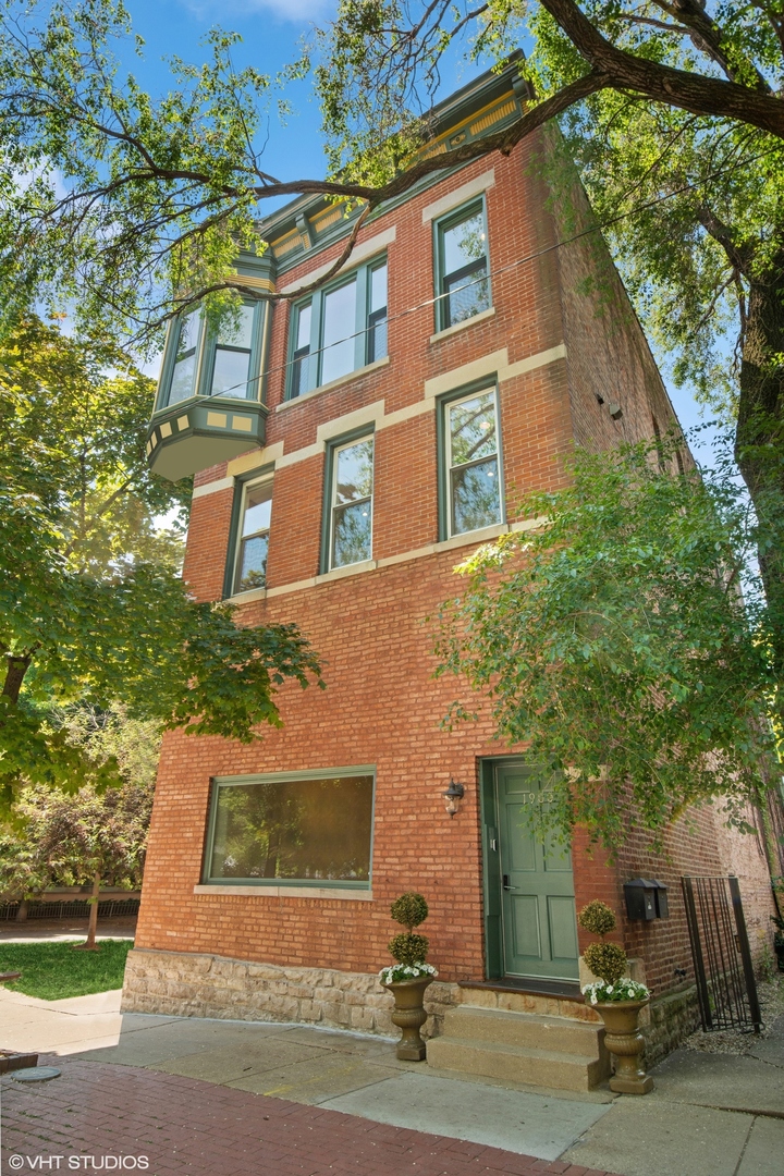 1900 N Mohawk Street