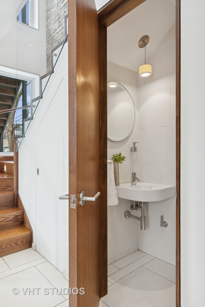 1900 N Mohawk Street