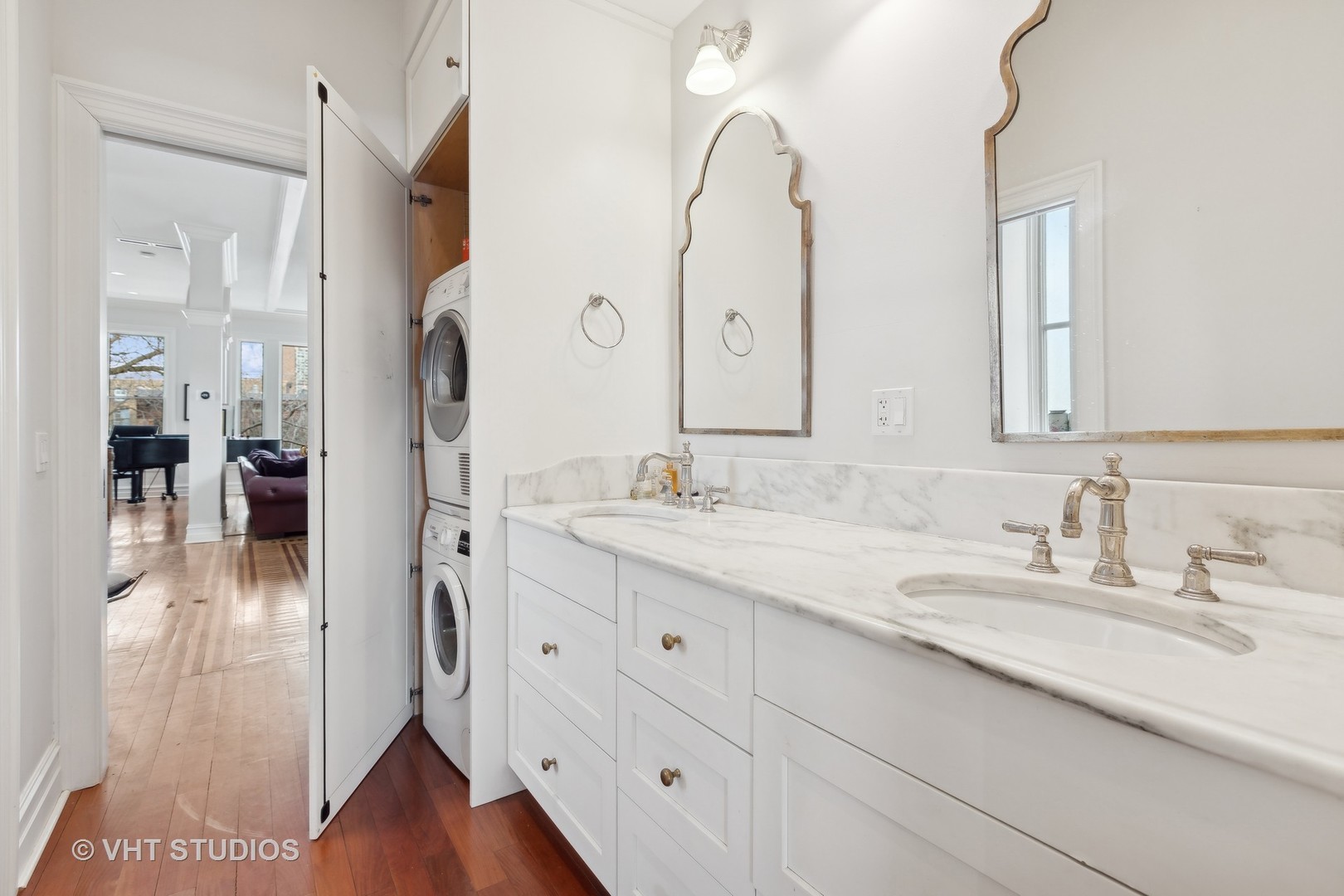 1900 N Mohawk Street