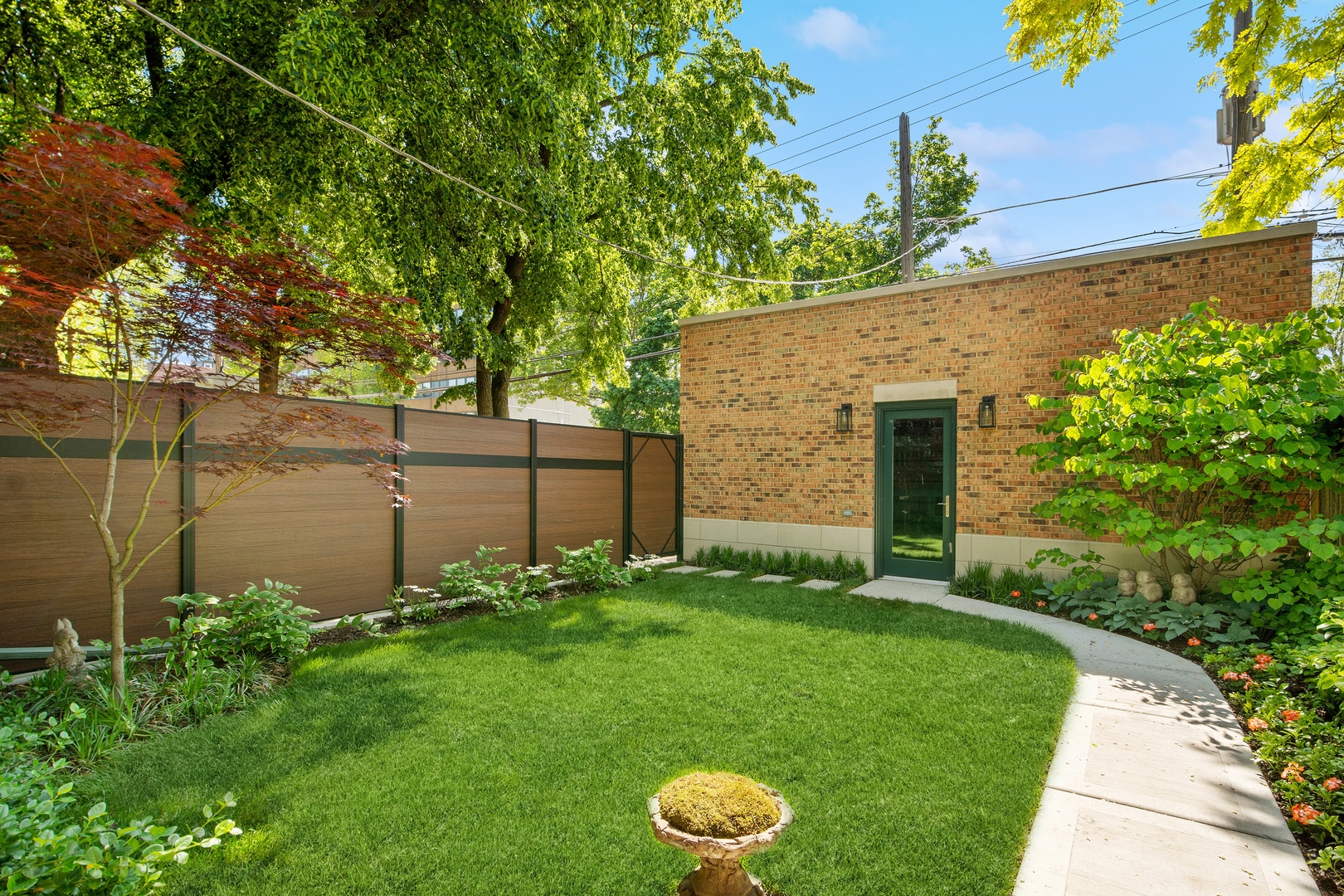 1900 N Mohawk Street