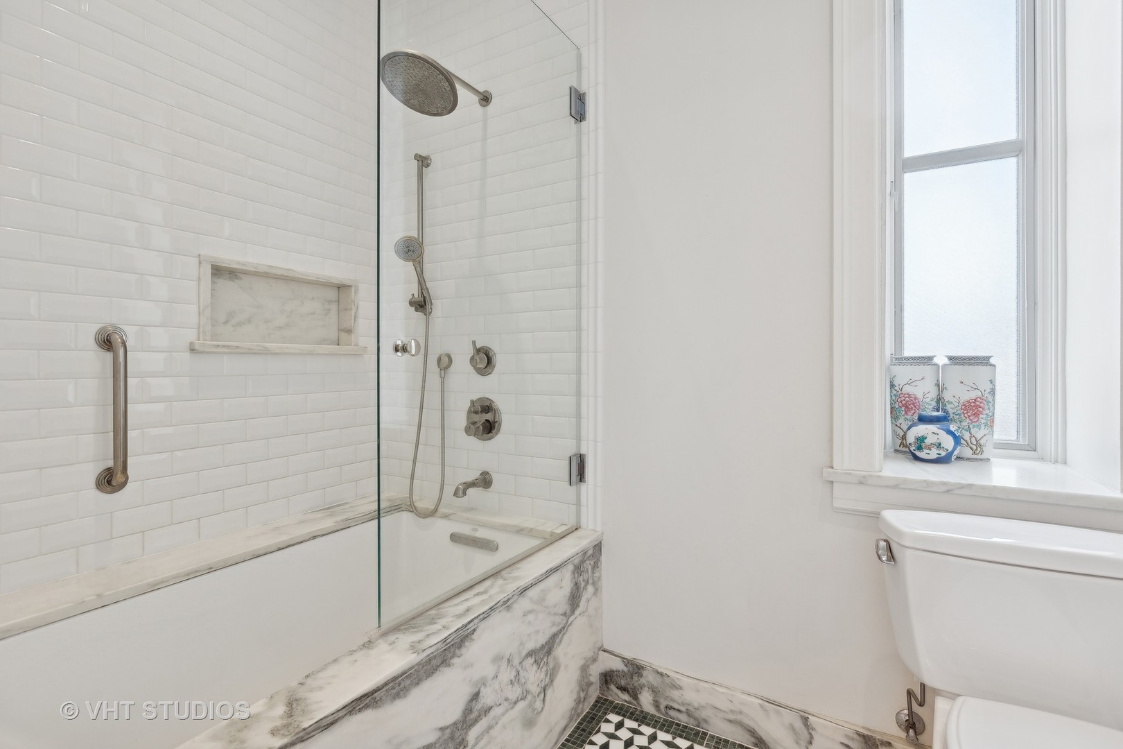 1900 N Mohawk Street