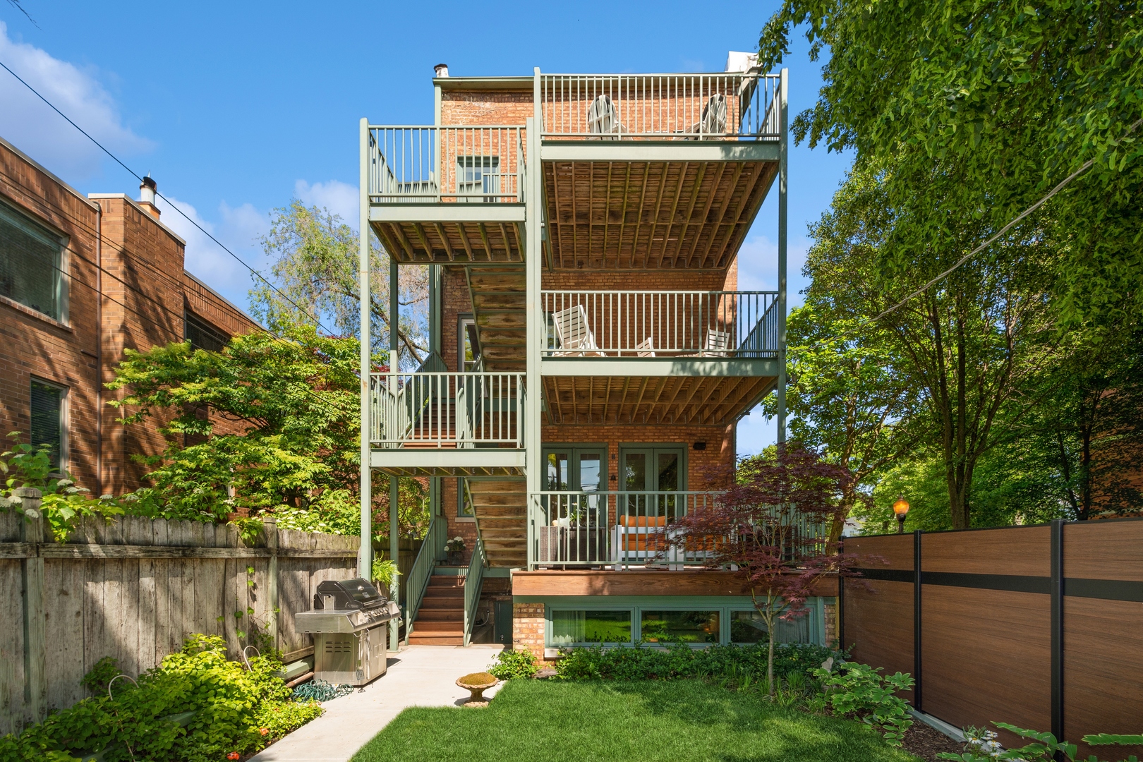 1900 N Mohawk Street