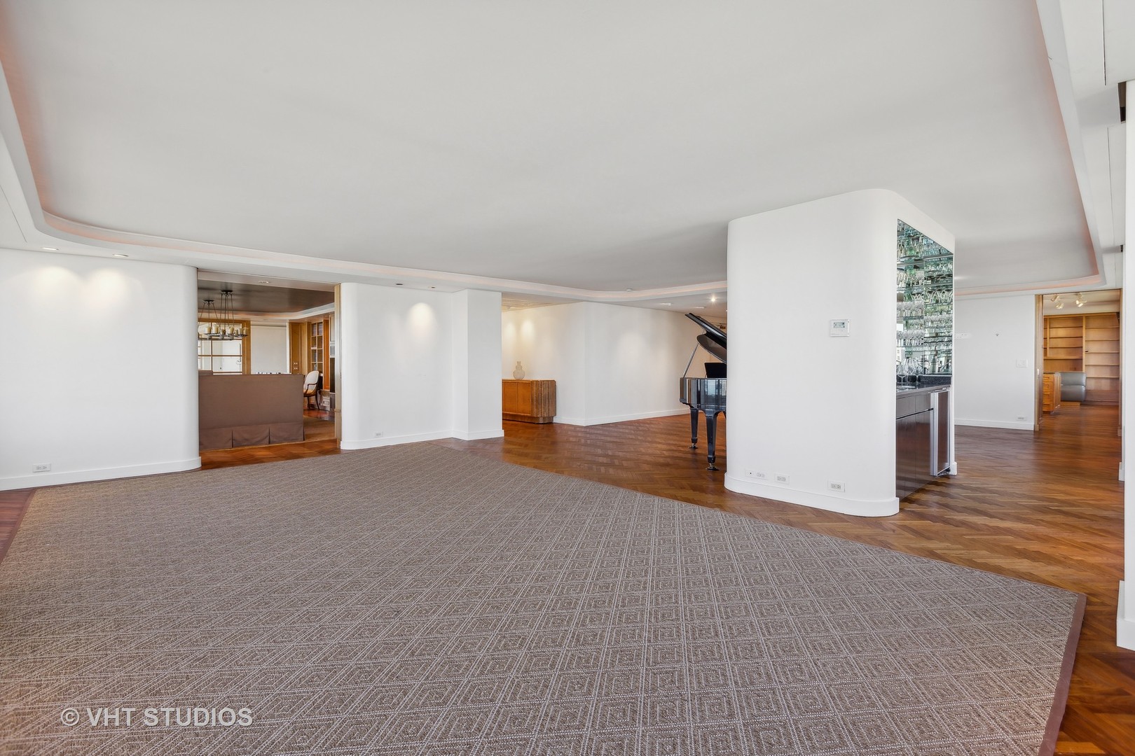 1555 N Astor Street Unit: 28EW