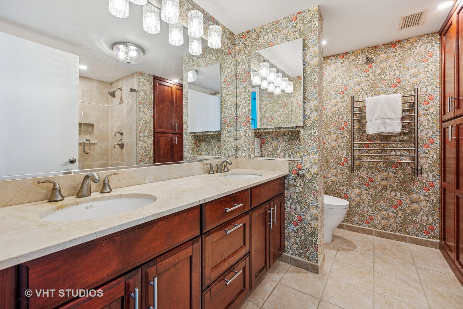 25 E Superior Street Unit: 2402