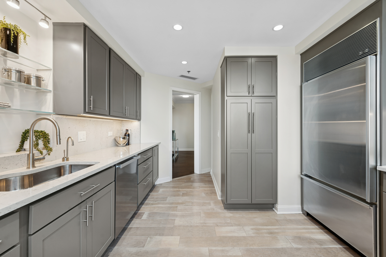 25 E Superior Street Unit: 2402