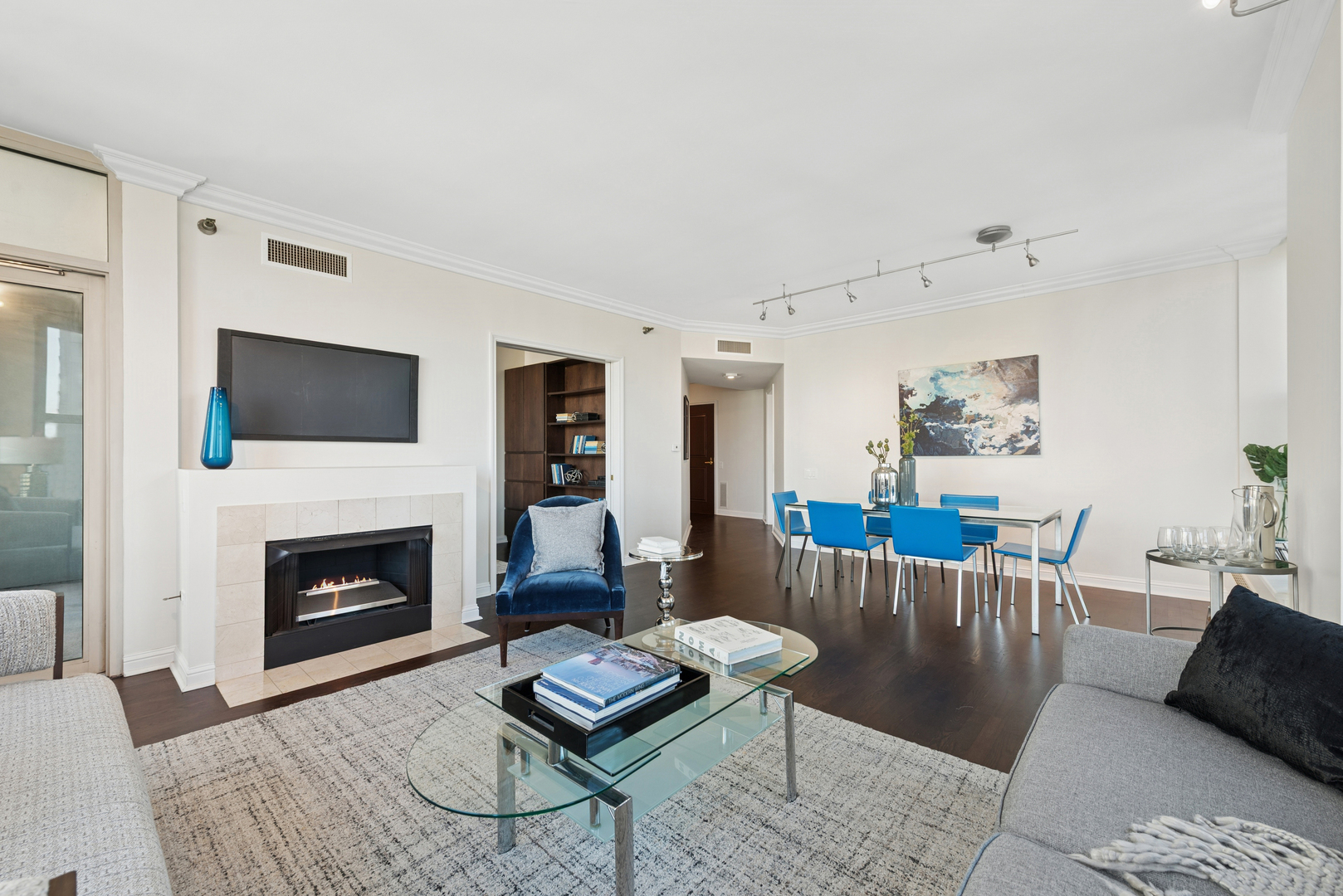25 E Superior Street Unit: 2402
