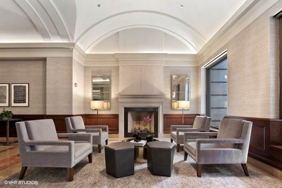 25 E Superior Street Unit: 2402