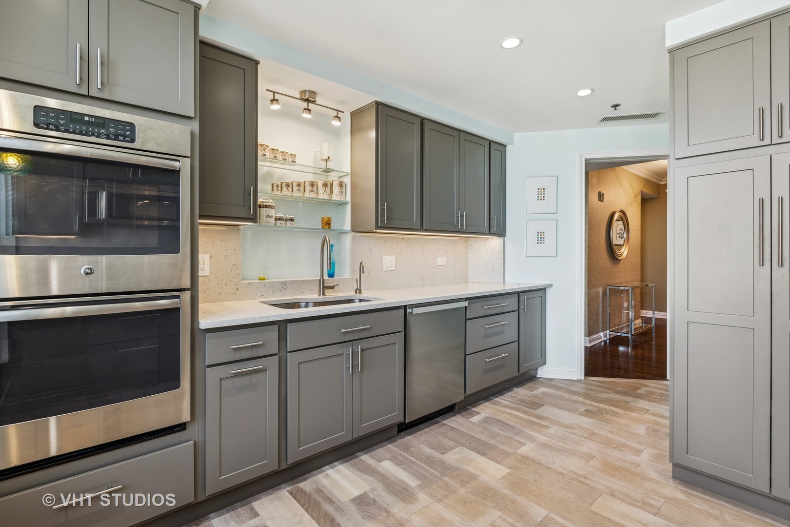 25 E Superior Street Unit: 2402