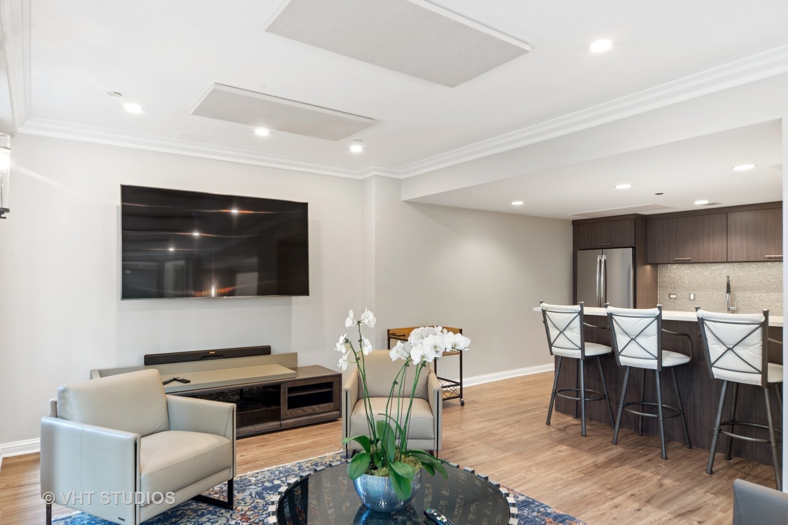 25 E Superior Street Unit: 2402