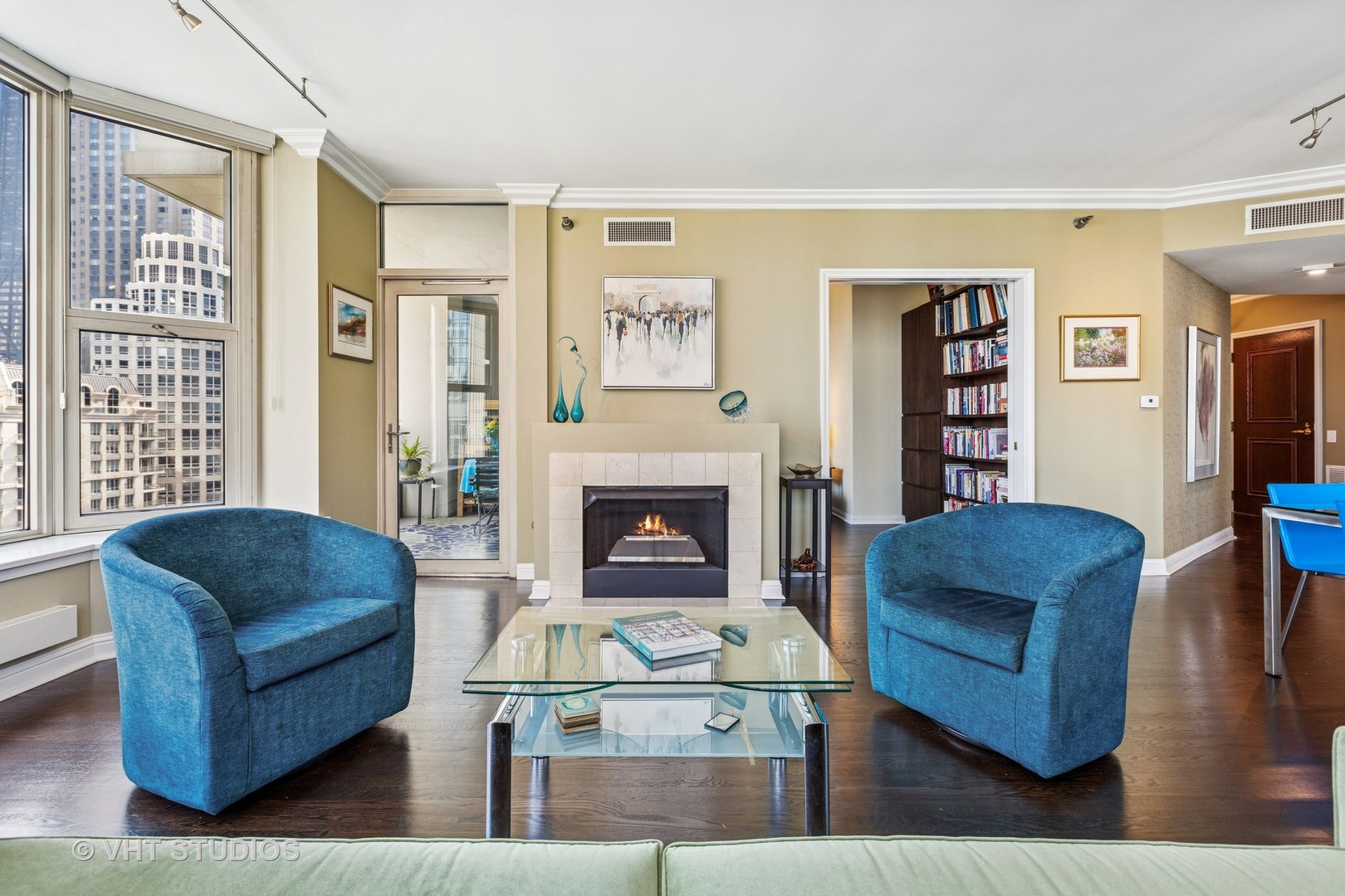 25 E Superior Street Unit: 2402