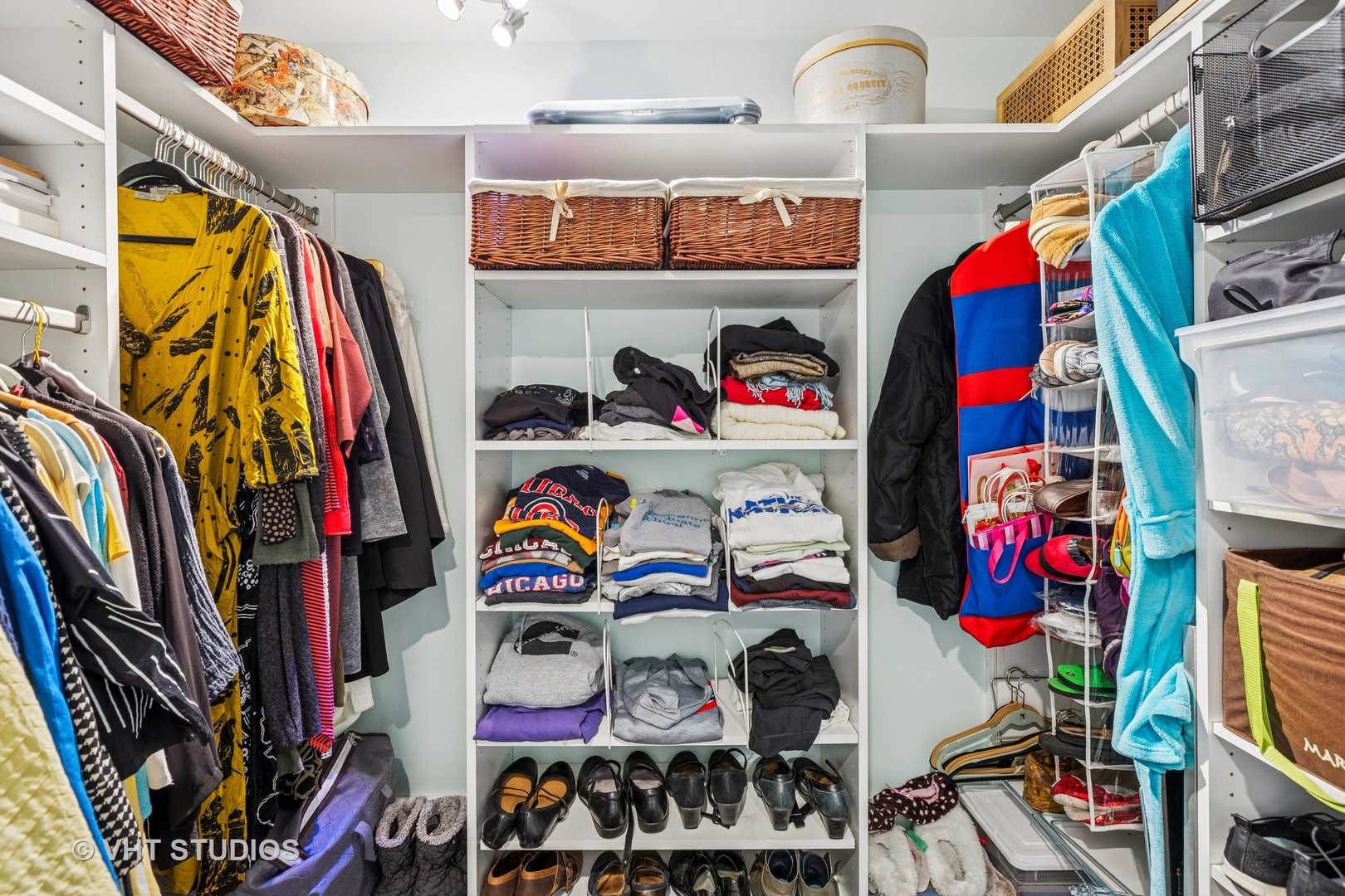 25 E Superior Street Unit: 2402