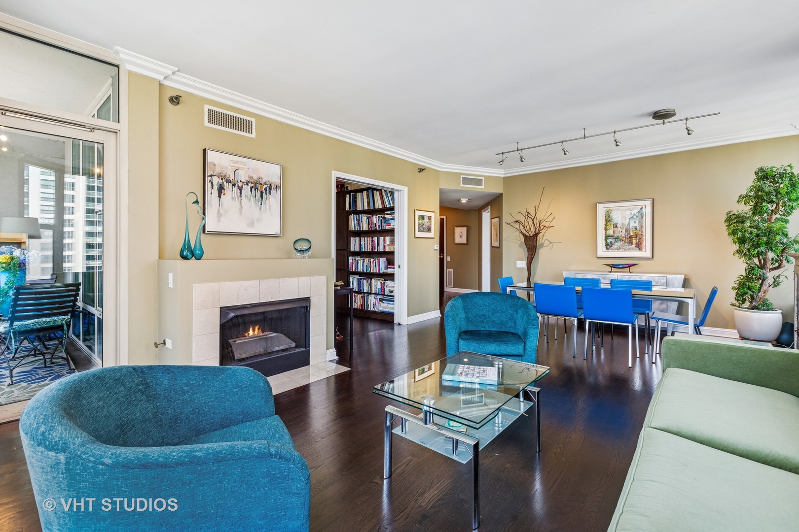 25 E Superior Street Unit: 2402