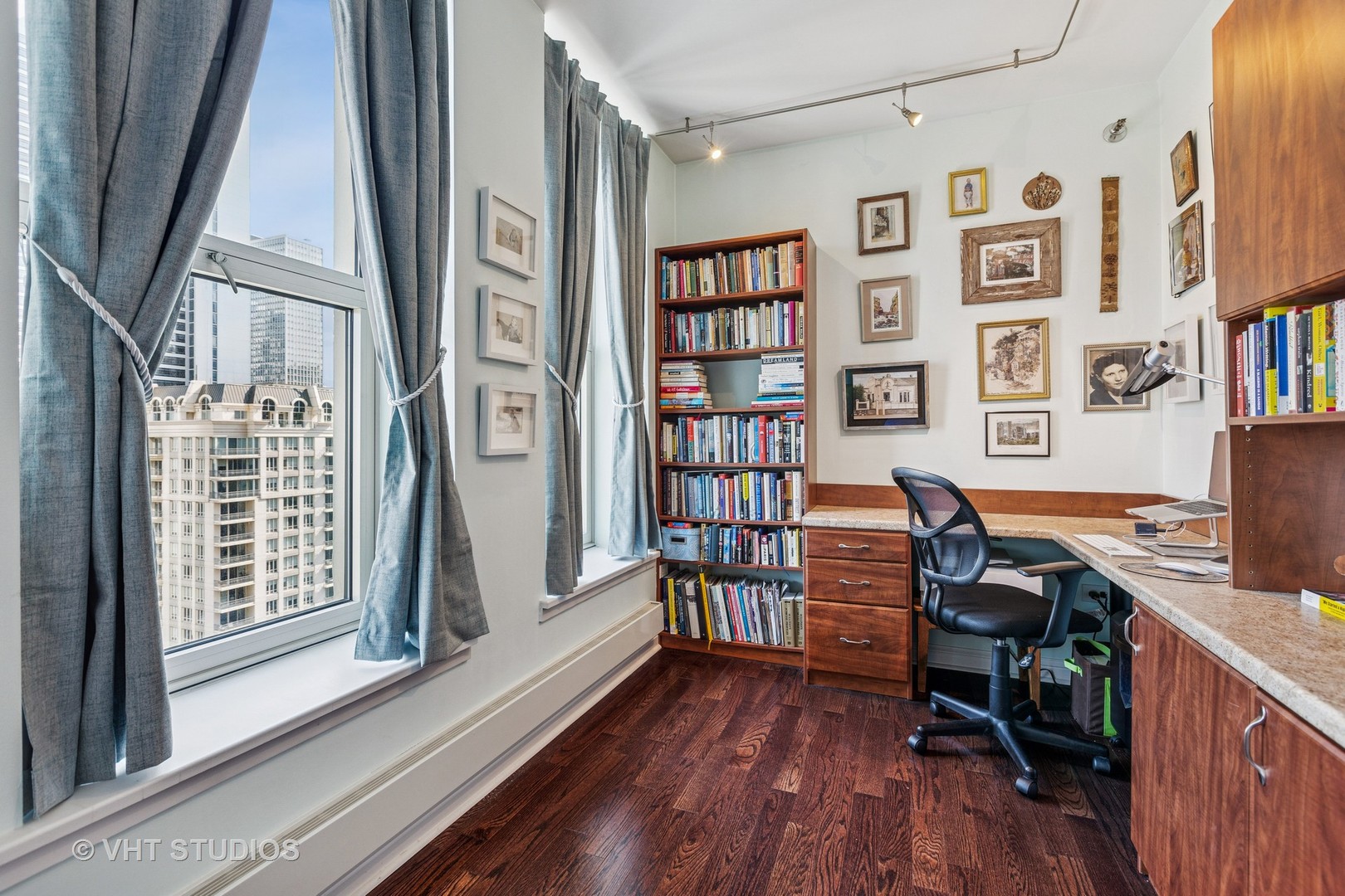 25 E Superior Street Unit: 2402