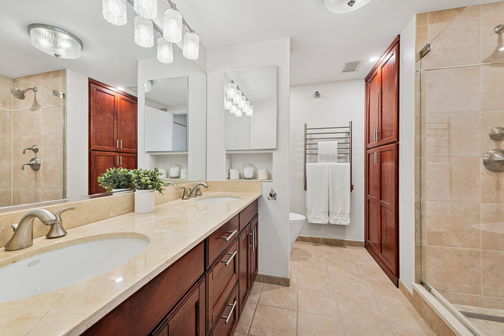 25 E Superior Street Unit: 2402