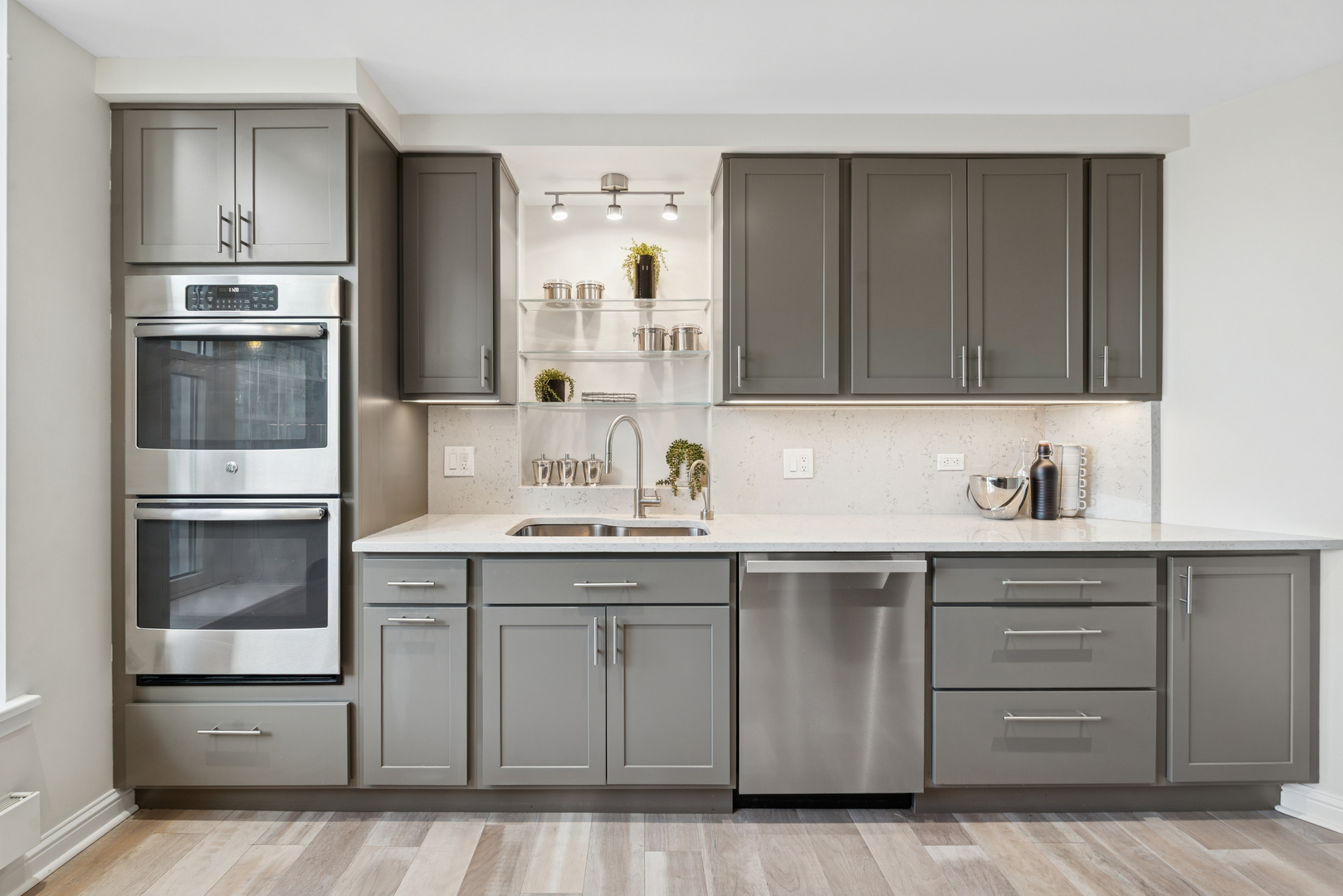 25 E Superior Street Unit: 2402