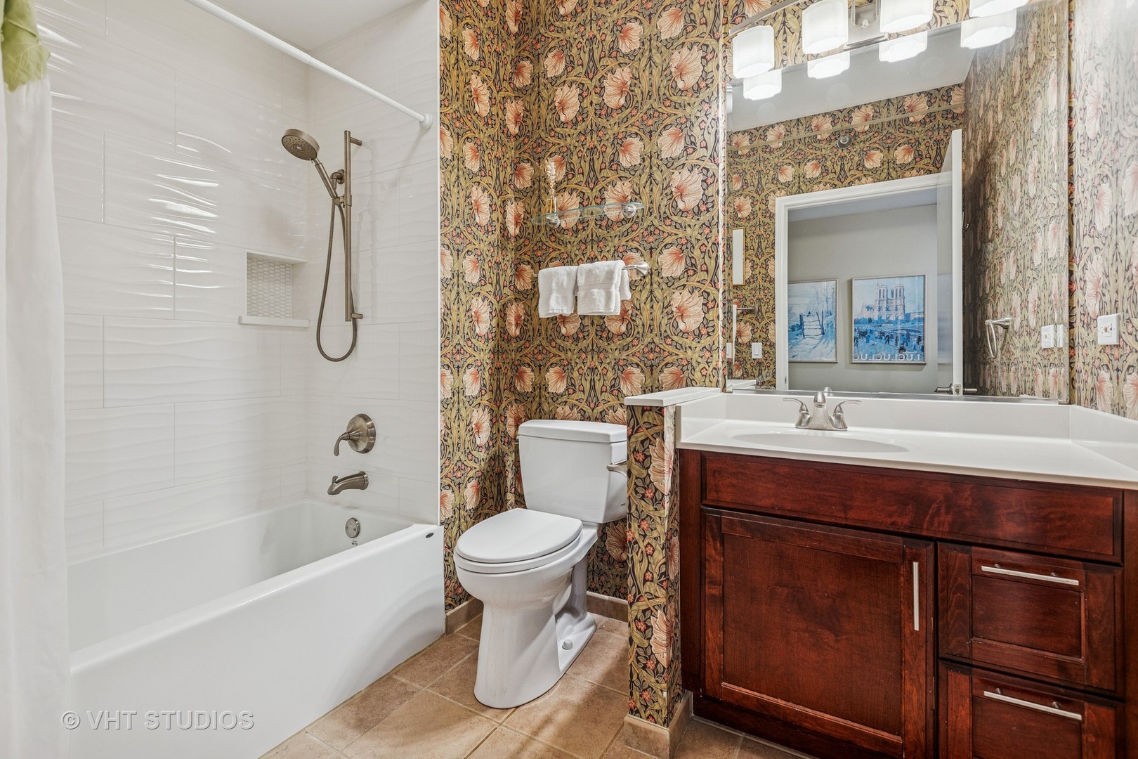 25 E Superior Street Unit: 2402