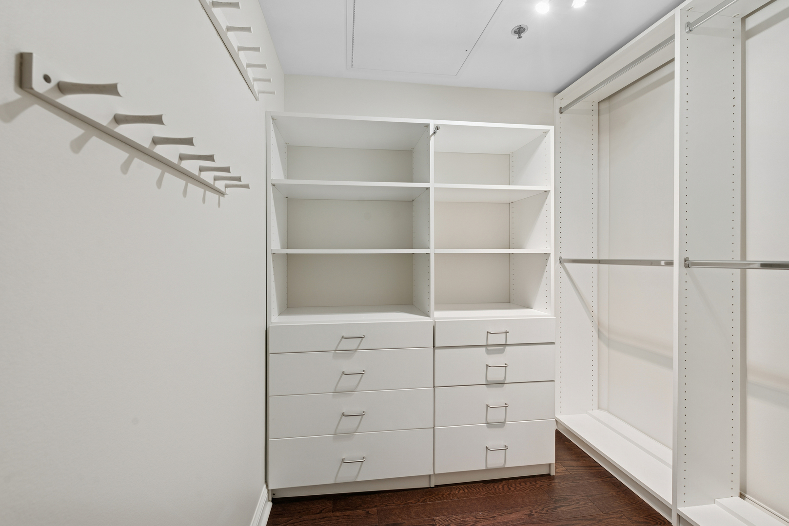 25 E Superior Street Unit: 2402