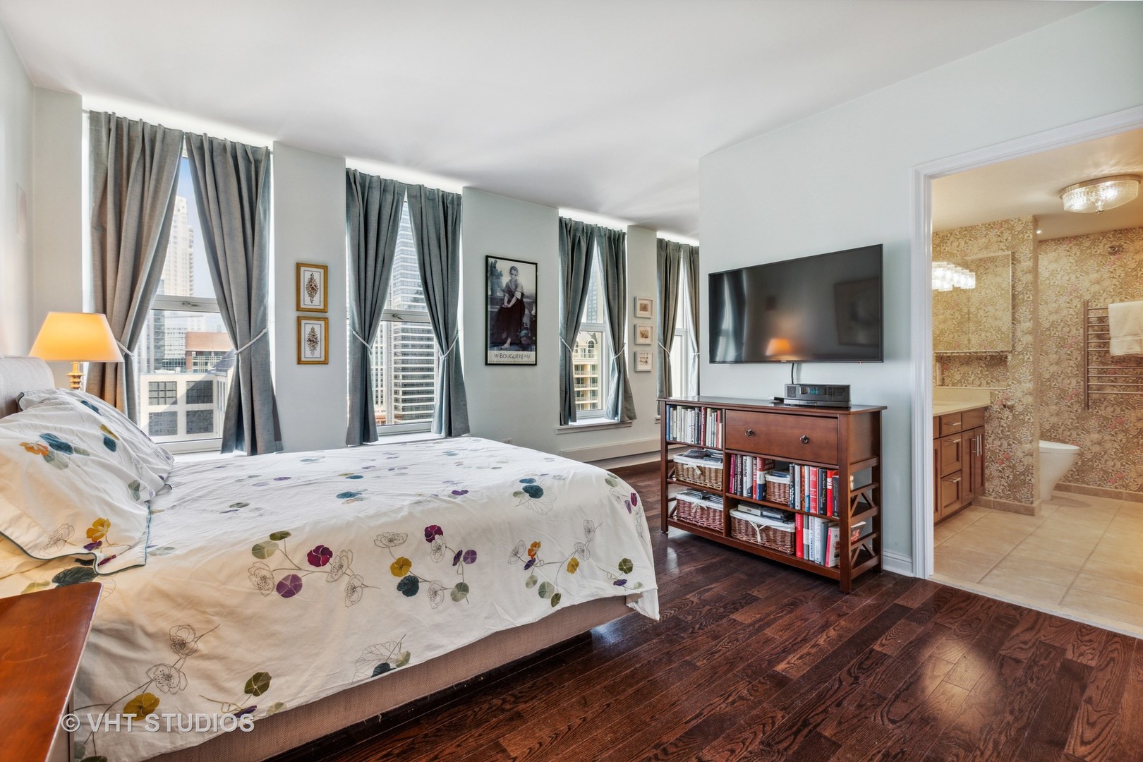 25 E Superior Street Unit: 2402