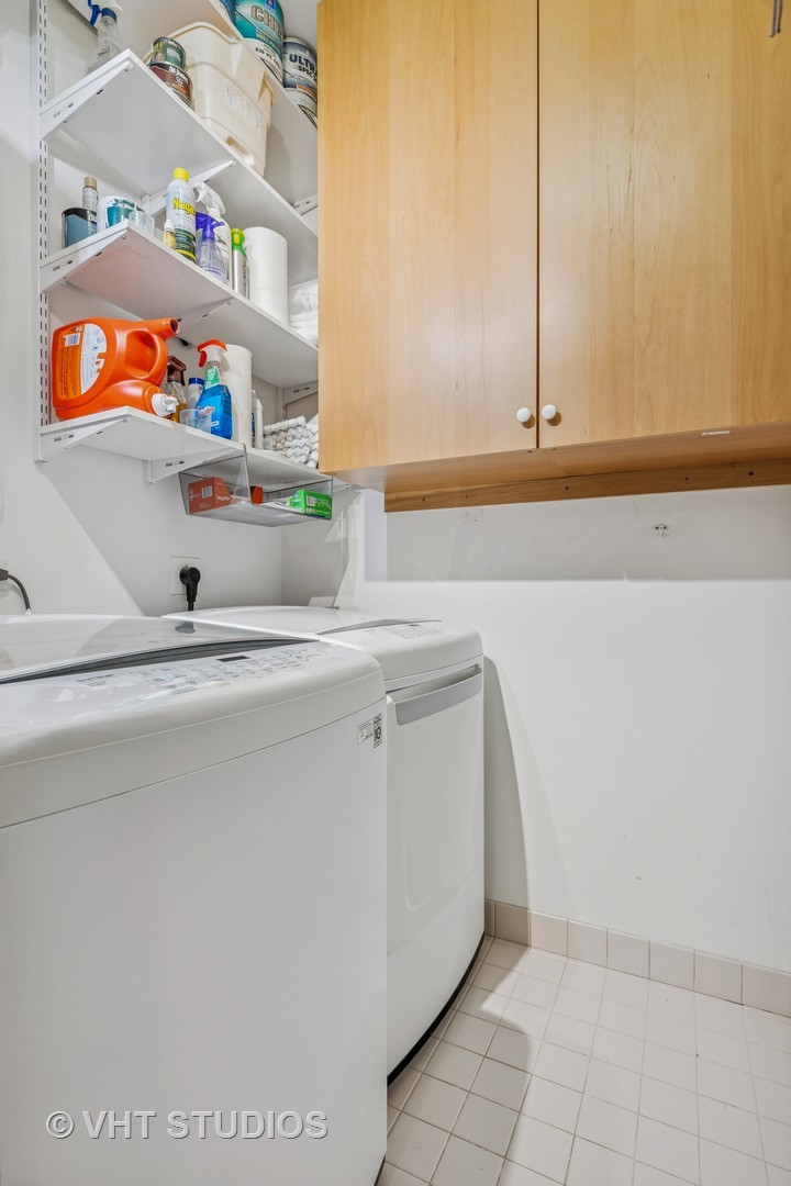 25 E Superior Street Unit: 2402