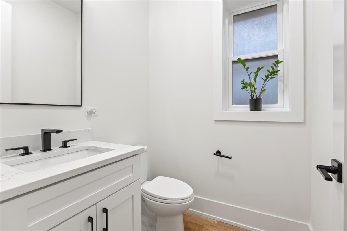 3837 N Kenmore Avenue Unit: 1E
