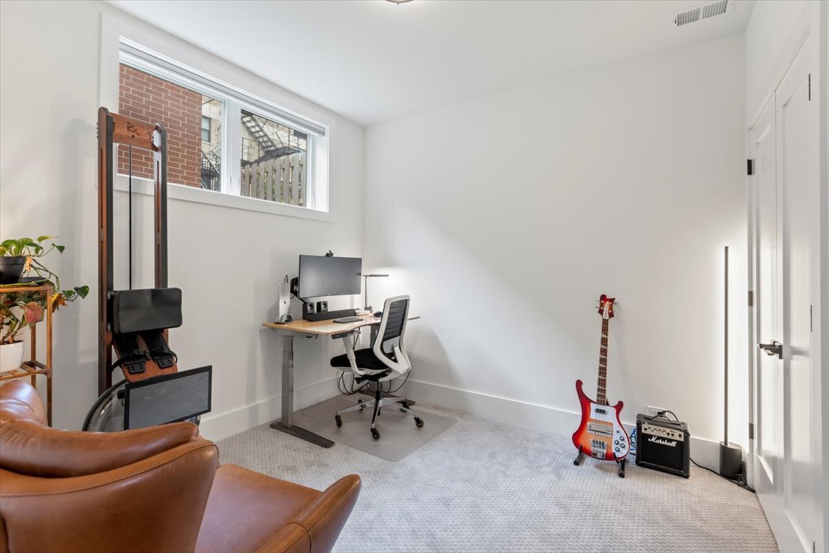 3837 N Kenmore Avenue Unit: 1E