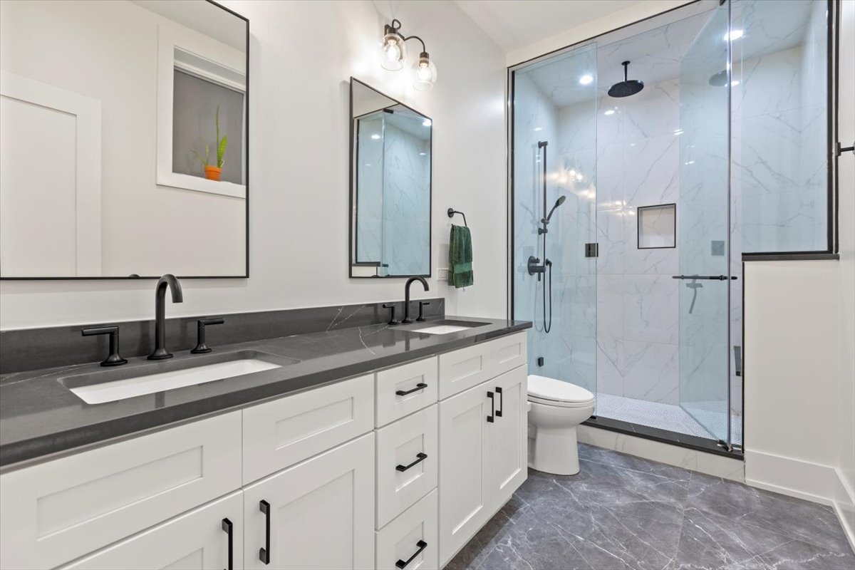 3837 N Kenmore Avenue Unit: 1E