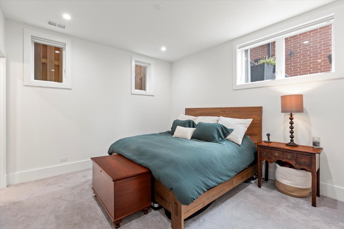 3837 N Kenmore Avenue Unit: 1E