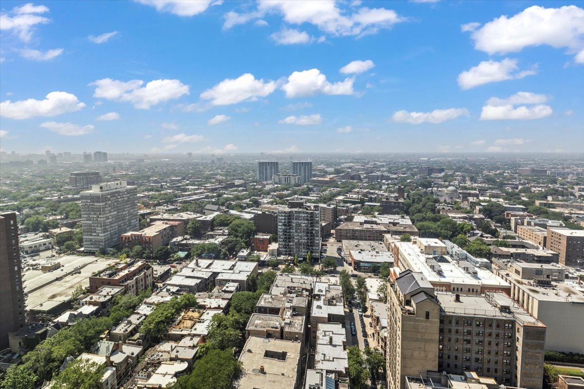 2500 N Lakeview Avenue Unit: 3404