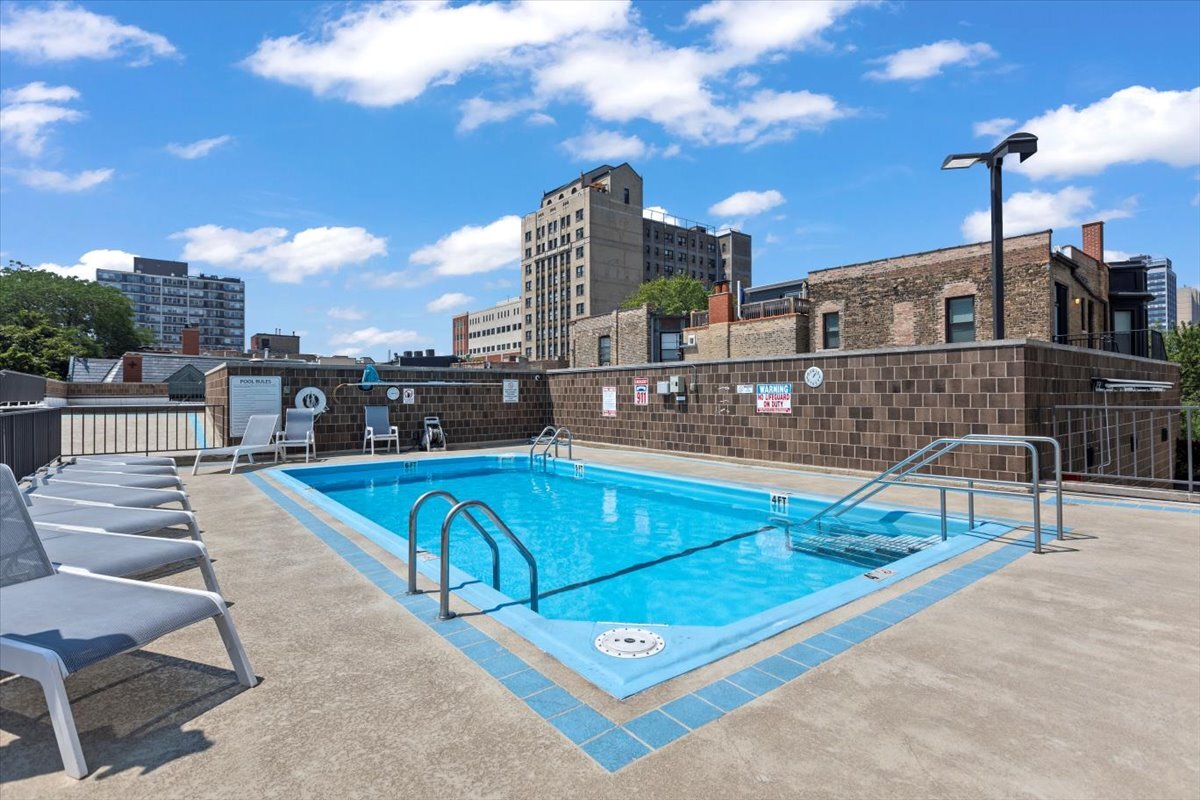2500 N Lakeview Avenue Unit: 3404