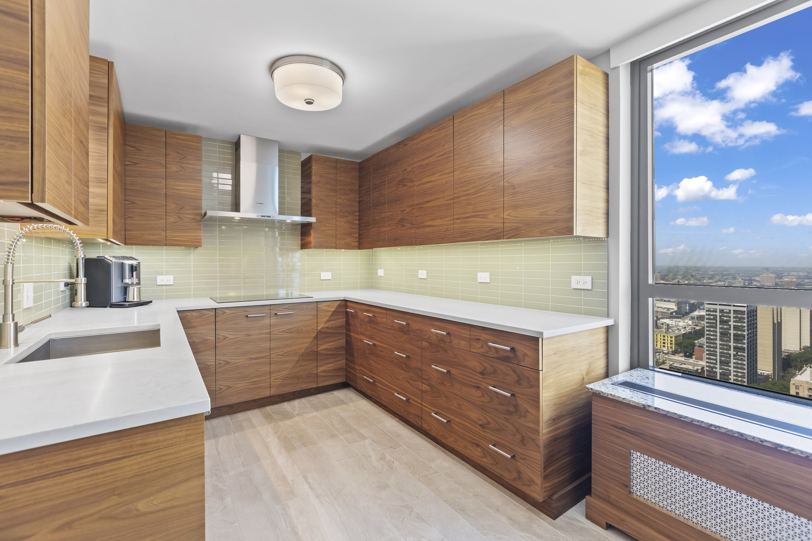 2500 N Lakeview Avenue Unit: 3404