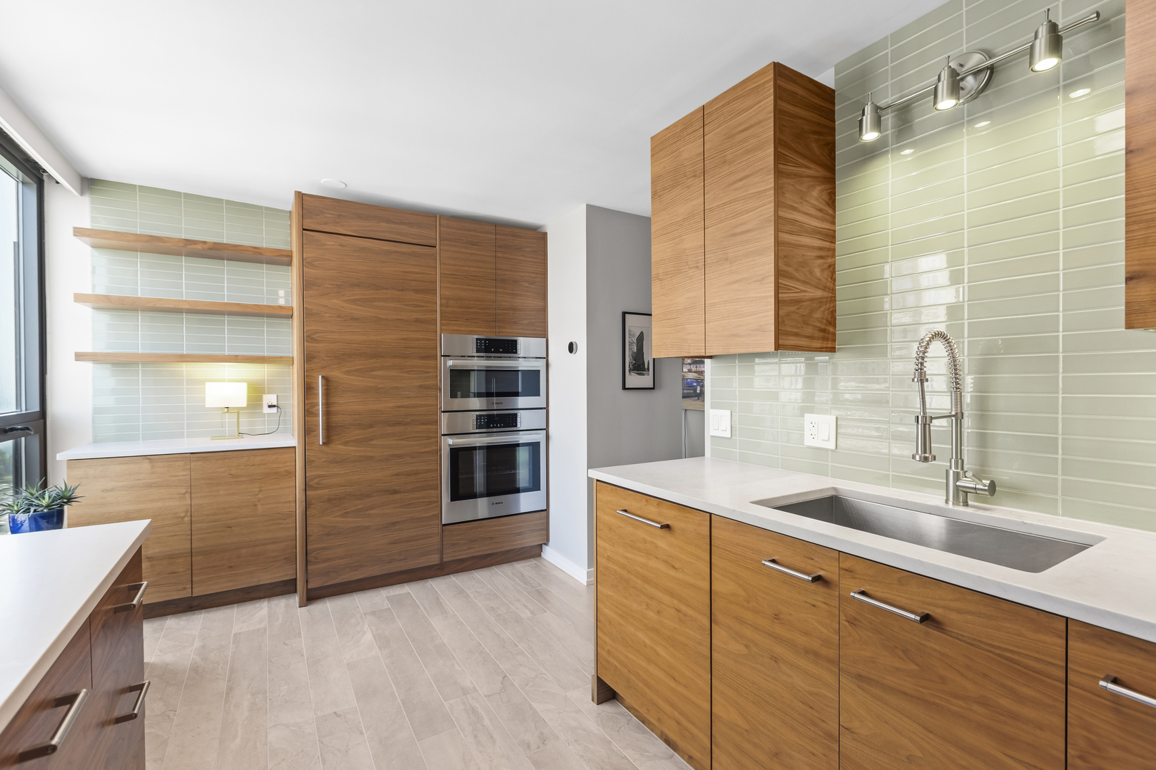 2500 N Lakeview Avenue Unit: 3404
