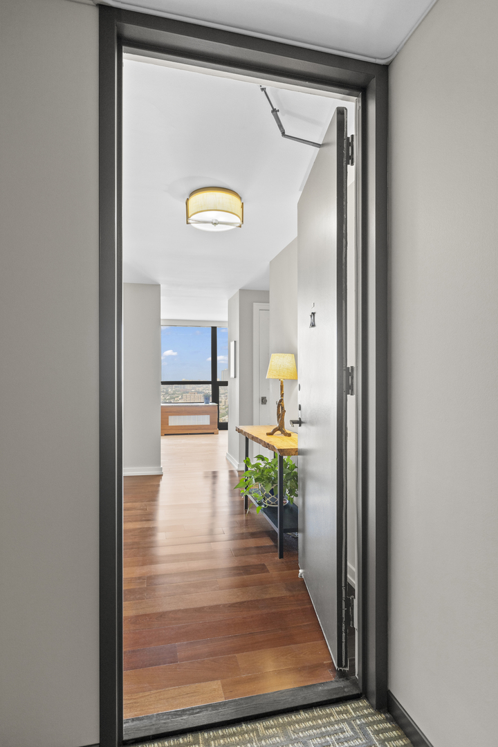 2500 N Lakeview Avenue Unit: 3404