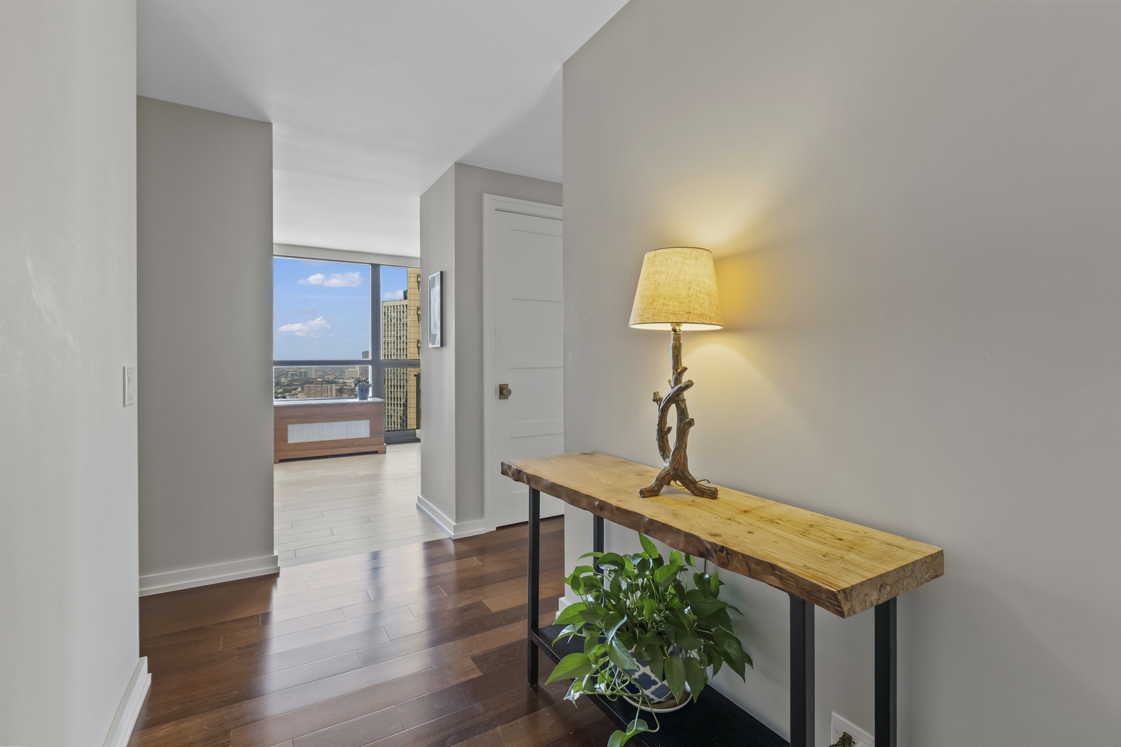 2500 N Lakeview Avenue Unit: 3404