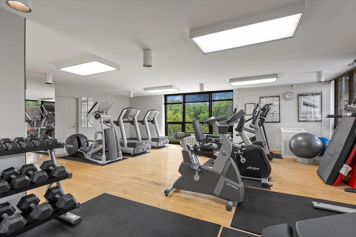 2500 N Lakeview Avenue Unit: 3404
