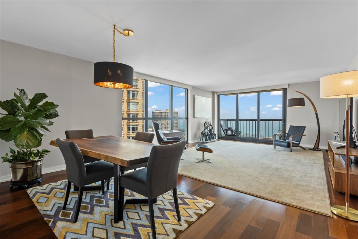 2500 N Lakeview Avenue Unit: 3404