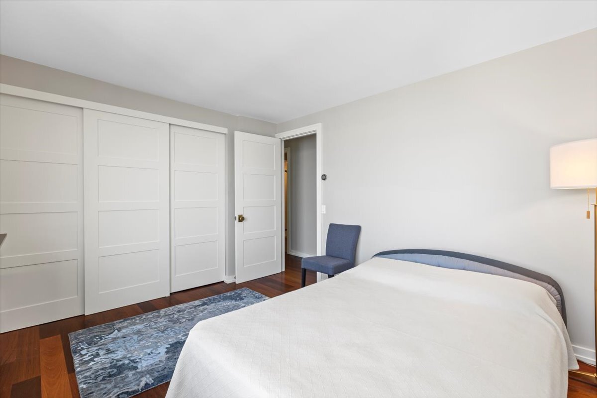 2500 N Lakeview Avenue Unit: 3404