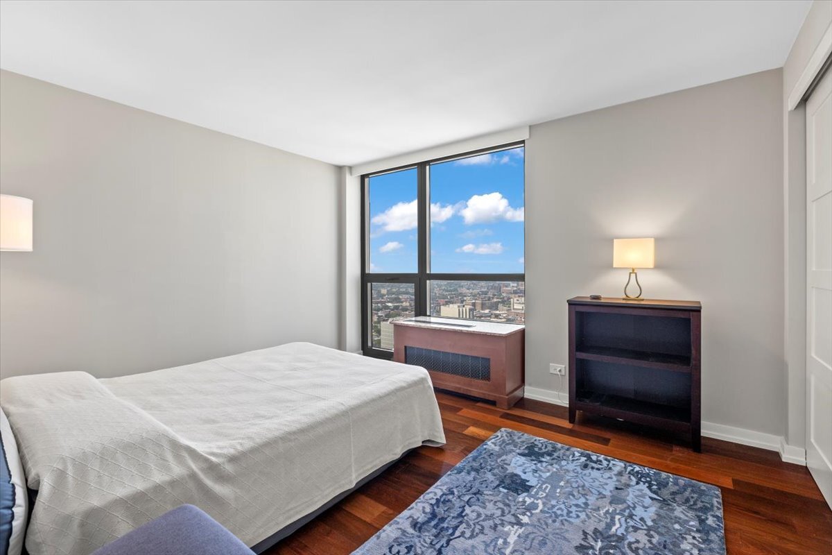 2500 N Lakeview Avenue Unit: 3404