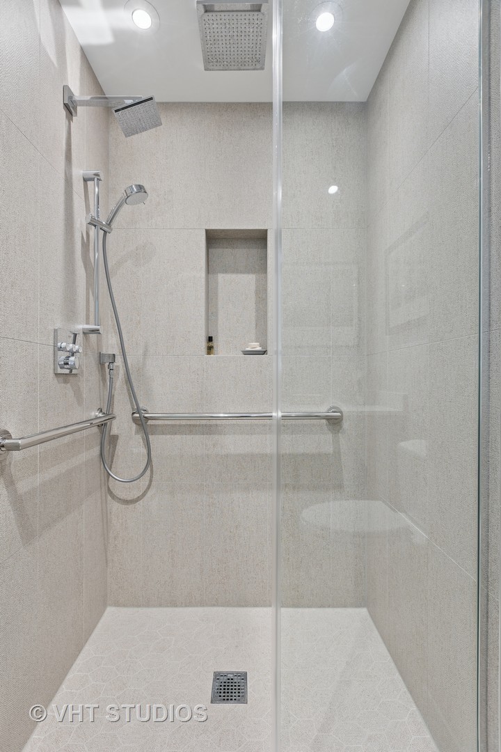 132 E DELAWARE Place Unit: 5101