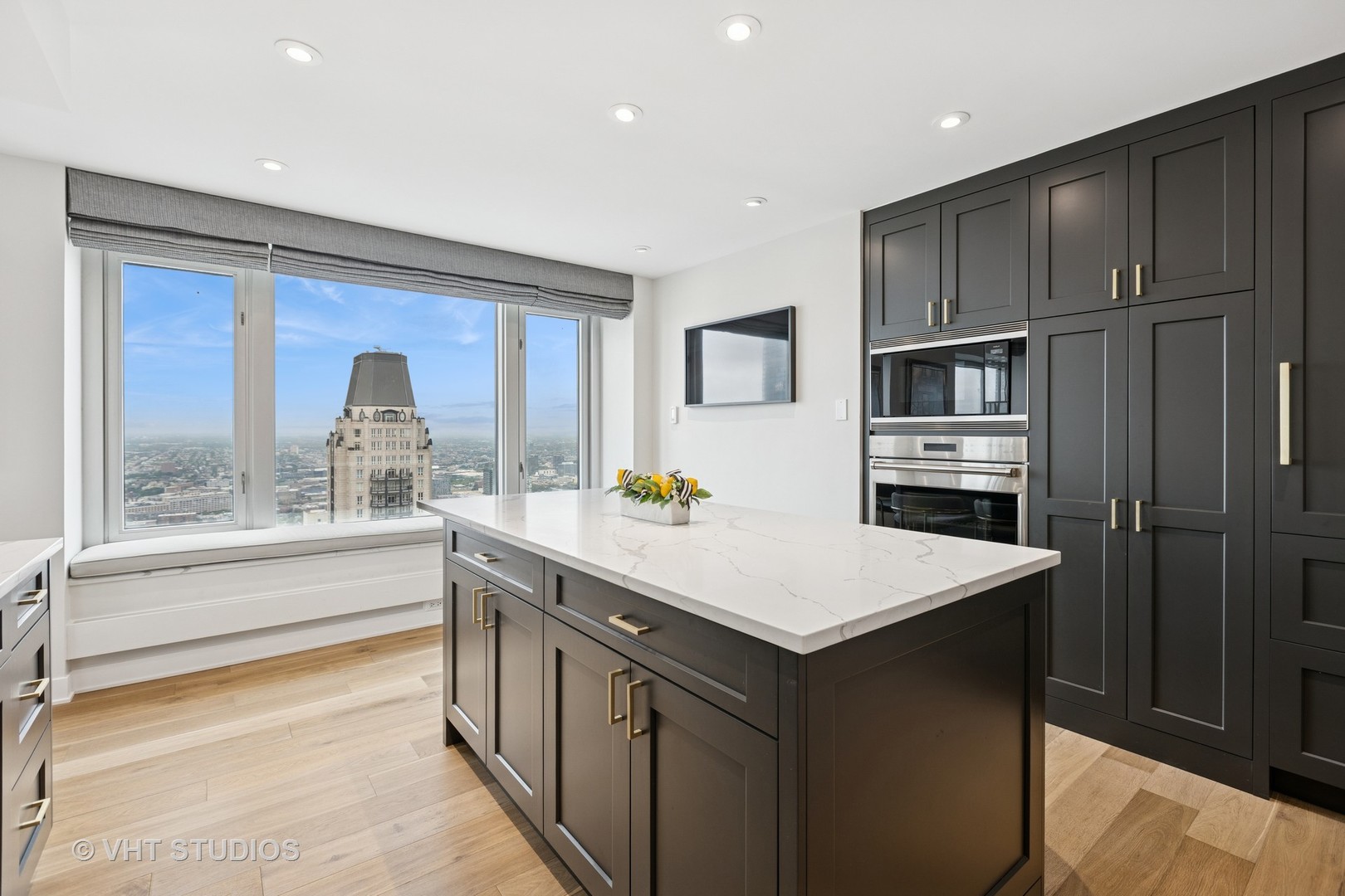 132 E DELAWARE Place Unit: 5101